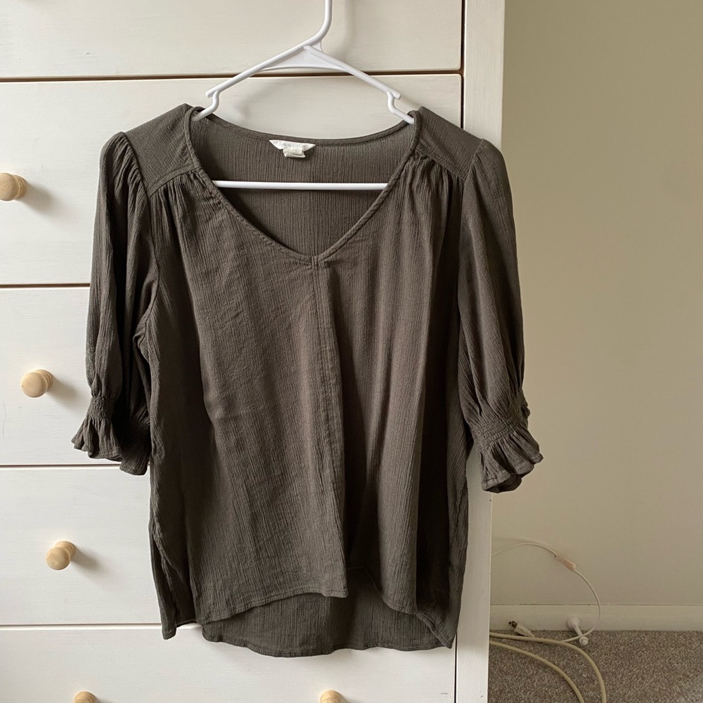 Caslon size small green top